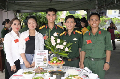 Bữa cơm gia đình - Nơi giữ lửa hạnh phúc của người lính