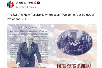 Ông Trump công bố mẫu hộ chiếu có in chân dung của mình
