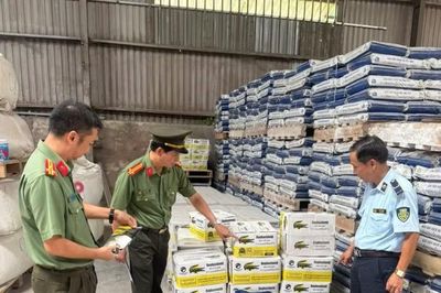 Phát hiện cơ sở sản xuất 46 tấn keo dán gạch, keo chà ron có dấu hiệu xâm phạm quyền sở hữu công nghiệp