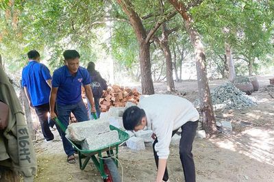 Đoàn phường Đông Hải hỗ trợ xây dựng nhà Đại đoàn kết cho hộ cận nghèo