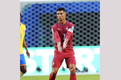 Ronaldo không ghi bàn là do giầy...