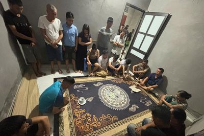 Triệt phá sới bạc 'boongke' ở Bắc Ninh, tạm giữ 21 người