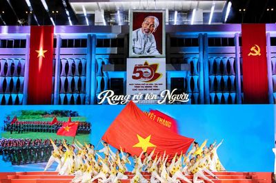 'Rạng rỡ tên Người' tái hiện hành trình 50 năm thành phố Sài Gòn - Gia Định mang tên Bác