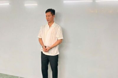 Khởi tố người đàn ông dùng ly thủy tinh đánh nữ nhân viên quán karaoke