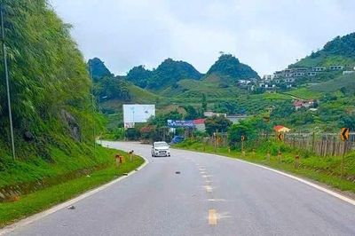 Thí điểm lắp đinh phản quang năng lượng mặt trời trên quốc lộ 6
