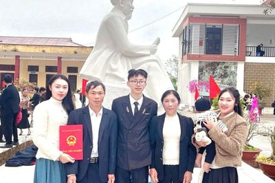 Chàng trai xứ Thanh đạt 38,25 điểm, thủ khoa toàn tỉnh: 'Bố mẹ chính là người truyền cảm hứng lớn nhất'