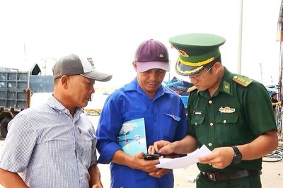 Thầm lặng 'tiếp lửa' cho những con tàu vươn khơi