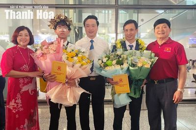 Đón học sinh Thanh Hóa đoạt Huy chương Bạc Olympic Vật lý quốc tế