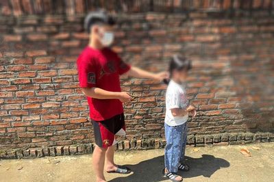 Phê chuẩn khởi tố 2 học sinh lớp 10 cướp dây chuyền của trẻ em