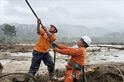 Lai Châu kịp thời khôi phục dòng điện cho nhân dân vùng lũ