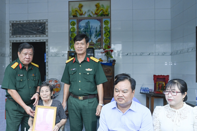 Cục Chính trị Quân khu 9 bàn giao nhà tình nghĩa tặng thân nhân liệt sĩ