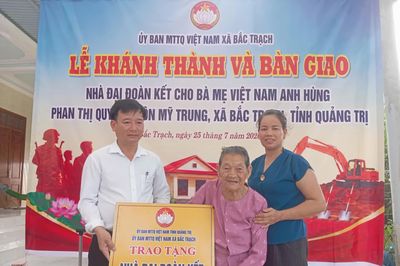 Bắc Trạch: Bàn giao nhà 'Đại đoàn kết' cho Bà mẹ Việt Nam anh hùng
