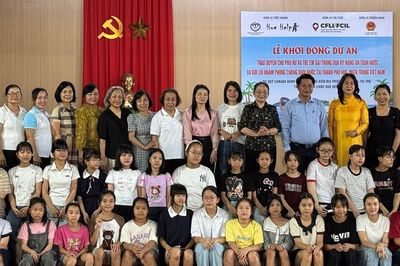 Khởi động dự án dạy bơi, kỹ năng an toàn nước cho phụ nữ và trẻ em gái
