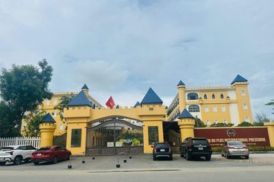 Vì sao hơn 50 giáo viên trường quốc tế ở Hà Tĩnh đồng loạt nghỉ dạy