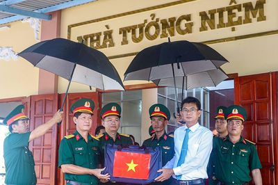 Bàn giao 535 mẫu sinh phẩm hài cốt liệt sĩ về Bộ Công an giám định ADN