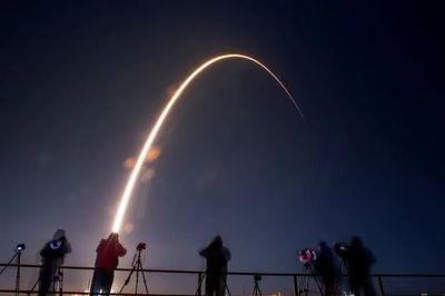 Phần tên lửa nặng 4 tấn của SpaceX sắp va chạm ở tốc độ cao với Mặt trăng