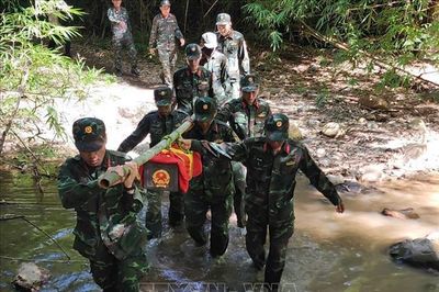 Băng rừng, vượt núi đưa các Anh hùng liệt sĩ trở về