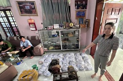 Hà Nội: Khởi tố 2 đối tượng trộn Paracetamol vào thuốc Đông y, nổ chữa bách bệnh