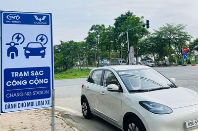 Yêu cầu hoàn thiện hạ tầng sạc điện tại các trạm dừng nghỉ