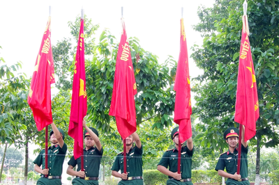 Bộ đội tích cực luyện tập, sẵn sàng trình diễn trong chương trình 'Tổ quốc trong tim'