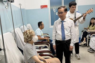 Ước nguyện dự ngày cưới con và hành trình kỳ diệu của bệnh nhân ung thư