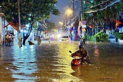 TP. Hồ Chí Minh mưa lớn sau chuỗi ngày nắng nóng xen kẽ mưa rào ngắn