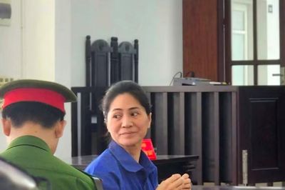 Giám đốc show 'Về đây bốn cánh chim trời' biết không thể biểu diễn vẫn bán vé, đón khán giả
