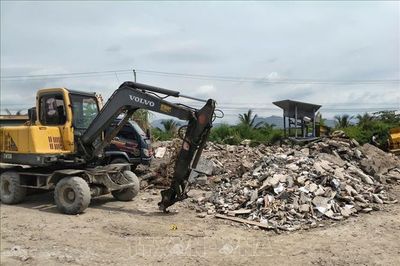 Khởi tố đối tượng đổ trái phép hơn 160 tấn chất thải tại phường Yên Tử