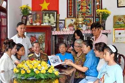 Sắt son dưới cờ Ðảng