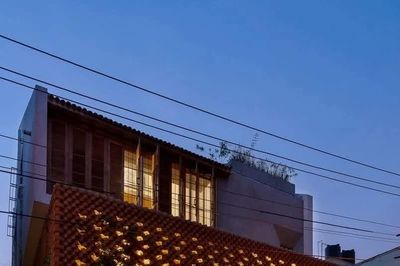 Ngôi nhà bốn tầng gây ấn tượng với gạch thô