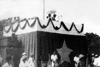 Vai trò to lớn của Chủ tịch Hồ Chí Minh trong Cách mạng Tháng Tám 1945