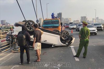 Bảo đảm lưu thông an toàn sau vụ va chạm liên hoàn trên cầu Nhật Tân