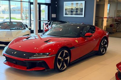 Ferrari 12Cilindri đầu tiên về Việt Nam: Giá bán là ẩn số