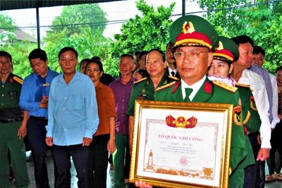 Hà Tĩnh: Trao Bằng 'Tổ quốc ghi công' cho thân nhân liệt sĩ Nguyễn Văn Xin