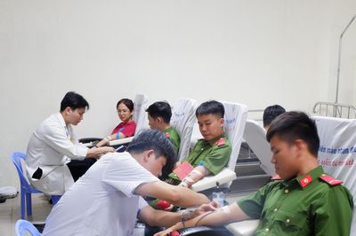 Hơn 800 cán bộ, chiến sĩ Công an Đà Nẵng tham gia Ngày hội hiến máu 'Giọt hồng người chiến sĩ'