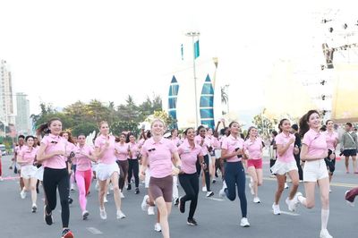 Thí sinh Miss World 2026 chạy bộ thiện nguyện ủng hộ bệnh nhân bị ung thư vú