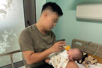 Mẹ băng huyết nguy kịch, em bé sinh non 800g trải qua 72 ngày giành giật sự sống