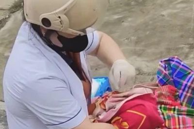 Hỗ trợ sản phụ sinh con giữa đường ở Nghệ An