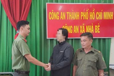 Công an xã Nhà Bè kịp thời cứu người nước ngoài nhảy sông