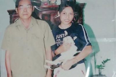 Hơn 20 mùa Vu Lan xa cha, con gái vẫn nhớ màu áo xanh năm nào