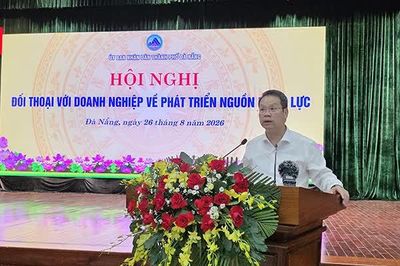 Chủ tịch Đà Nẵng đối thoại về phát triển nguồn nhân lực