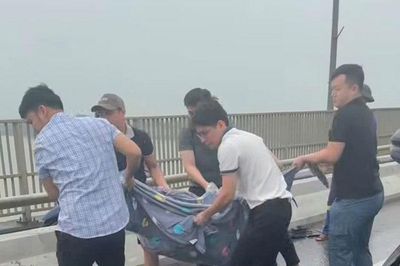 Y bác sĩ Bệnh viện Đa khoa Phương Bắc kịp thời cấp cứu người gặp tai nạn trên đường công tác