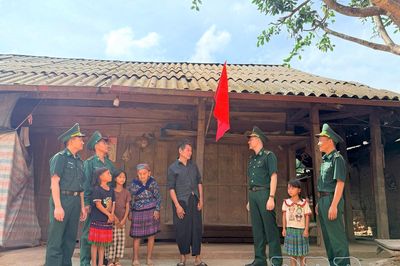 Thắm tình quân dân nơi biên giới