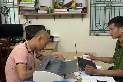 Tạm giam người đàn ông dâm ô 2 bé gái ở Hưng Yên