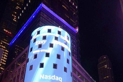 Nasdaq bứt phá, cổ phiếu AI tiếp lửa Phố Wall