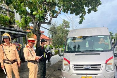 Ra quân cao điểm xử lý vi phạm giao thông đối với phương tiện kinh doanh vận tải