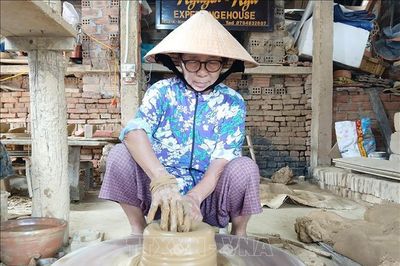 Làng gốm 500 năm tuổi giữ hồn nghề trong nhịp sống đương đại