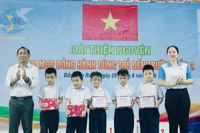 Tặng 70 suất quà cho trẻ em có hoàn cảnh khó khăn ở phường Bắc Cam Ranh