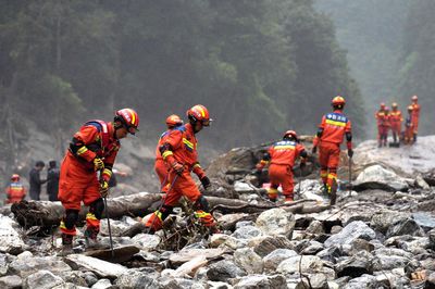 Nepal chạy đua cứu công nhân mắc kẹt khi mực nước dâng cao