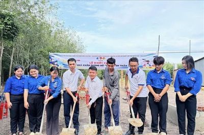 Lan tỏa yêu thương, tiếp sức học sinh khó khăn đến trường